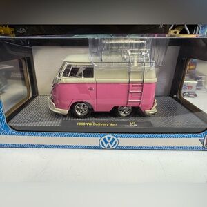 M2 Machines 1960 VW DELIVERY VAN 1:24
